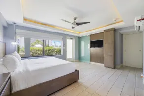 At Mine | Las Olas Suite with Pool - Image 3