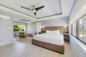 At Mine | Las Olas Suite with Pool - Image 4