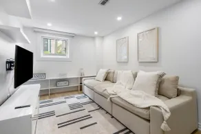 Debonair Home near Downtown Oakville - Image 2