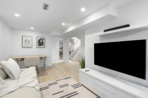 Debonair Home near Downtown Oakville - Image 3