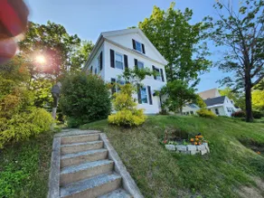Charming Colonial in Richmond - Image 2