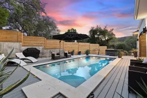 Luxury Home-EV-Heated Pool & Jacuzzi - Lake Austin - Image 2