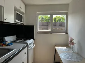Snug, Freshly Renovated Studio #4 - Image 3