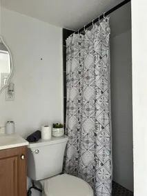 Snug, Freshly Renovated Studio #4 - Image 4