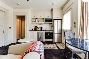 Stylish & Sophisticated Apartment on UO Campus - Image 2