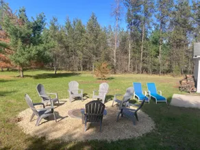 Cabin near lake, pet friendly, fire pit, wood deck - Image 2