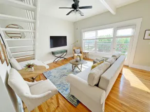 Mt Adams 2BR | Deck | River Views | 3-min to Dtown - Image 2