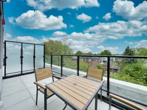 The Modern Perch - Rooftop Patio| Free Parking - Image 4