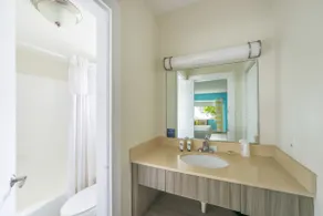 At Mine | Poolside King Suite in Fort Lauderdale - Image 4