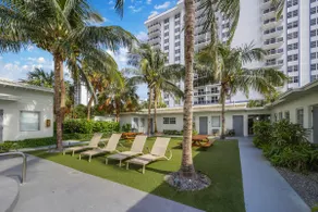 At Mine | Poolside King Suite in Fort Lauderdale - Image 5