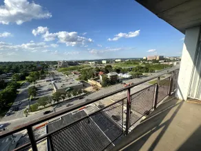 Midtown Condo with Skyline Patio: 2Bed-2Bath - Image 4