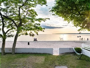 Park Combo| 6BR Waterfront| with Hot tub Sleeps 19 - Image 2
