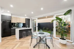 Modern Stylish Home - Walk to Beach - Image 2