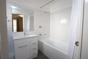 Expansive One Bedroom Apartment - Image 5