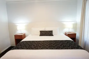 Expansive One Bedroom Apartment - Image 3