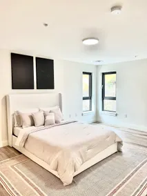 Modern Luxury Apartment in Quincy - Image 2