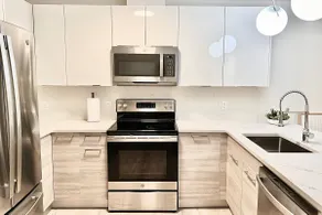 Modern Luxury Apartment in Quincy - Image 4