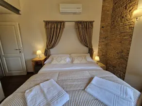 Sun filled 1 bedroom in Borgo - Image 5