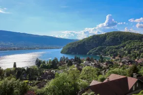 L'Hermitage lake view - Image 5