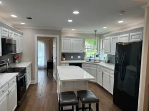 Stylish 3 Bedroom with Art Everywhere! - Image 3