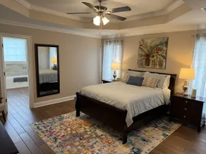 Stylish 3 Bedroom with Art Everywhere! - Image 5