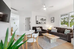 Paradise at Portsea - Image 2