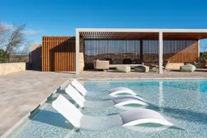 Luxurious Villa with Views and Infinity Pool - Image 2