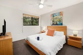 Newport Beach - Spacious Beach Front Apartment - Image 3