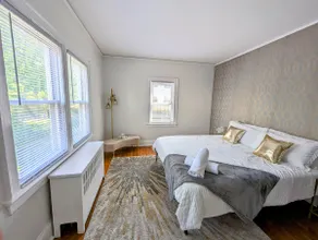 NYC in 30, Cozy & Stylish Fleetwood Stay - Image 2