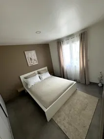 Beautiful 3P house with Jacuzzi - the hillsides - Image 4
