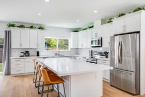5B4BA SFH close to Airport w/EV charger, Backyard - Image 2