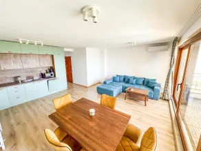 Queen's Lounge - Image 3