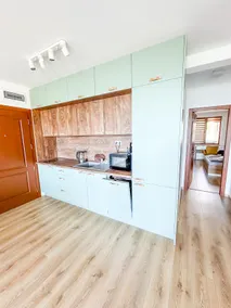 Queen's Lounge - Image 4