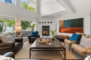 Okanagan Lake Private Beachfront Retreat – 4-Bedroom Spacious Home Sleeps 8 - Image 2