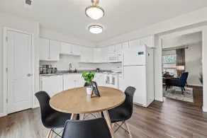 *Central Location*2 King Beds* - Image 4
