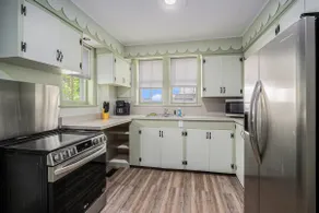 Superb, Spacious and Unique retreat in Kalamazoo! - Image 3