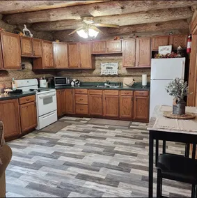 Hobby Farm Cottage - Image 2