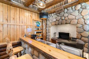 Lakeside Cabin - Image 4