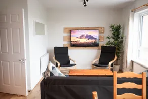 Cozy, Cute, Clean and Central. 2 Bedroom Apartment - Image 4