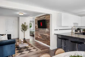 Walk to YQM Country Fest/ 3 BDRM, Central - Image 4