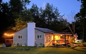 Squatch Cottage on Lakeshore - Image 2