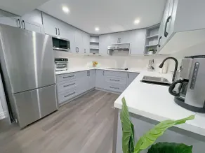 Teseo Richmond Hill Fancy 3BR 2WR 2Parking for 6 - Image 3