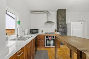 Century Casa - 3BDR, Sauna, Parking, Character - Image 5