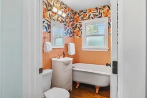 Centrally Located+Backyard Retreat+Family Friendly - Image 4