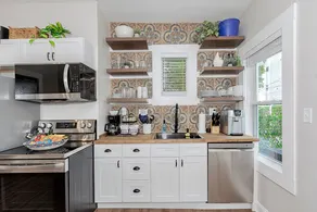Gem in the heart of Little Italy! 3BR-DN - Image 4