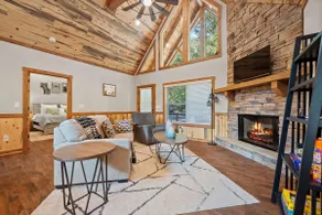 Rustic Sanctuary Cabin/3BR/2B - Image 3