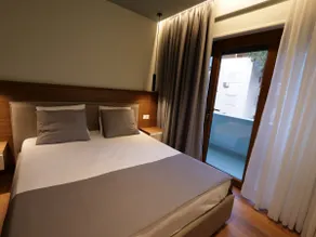 Xhoni Seaside Apartments B - Image 5