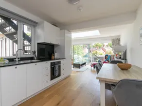 Super Chic Apartment in Beautiful Sunninghill - Pass the Keys - Image 4