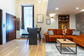 Parliament Dream Apartment! - Image 4