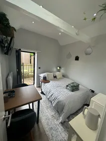 The idyllic Acorn Lodge - Image 3